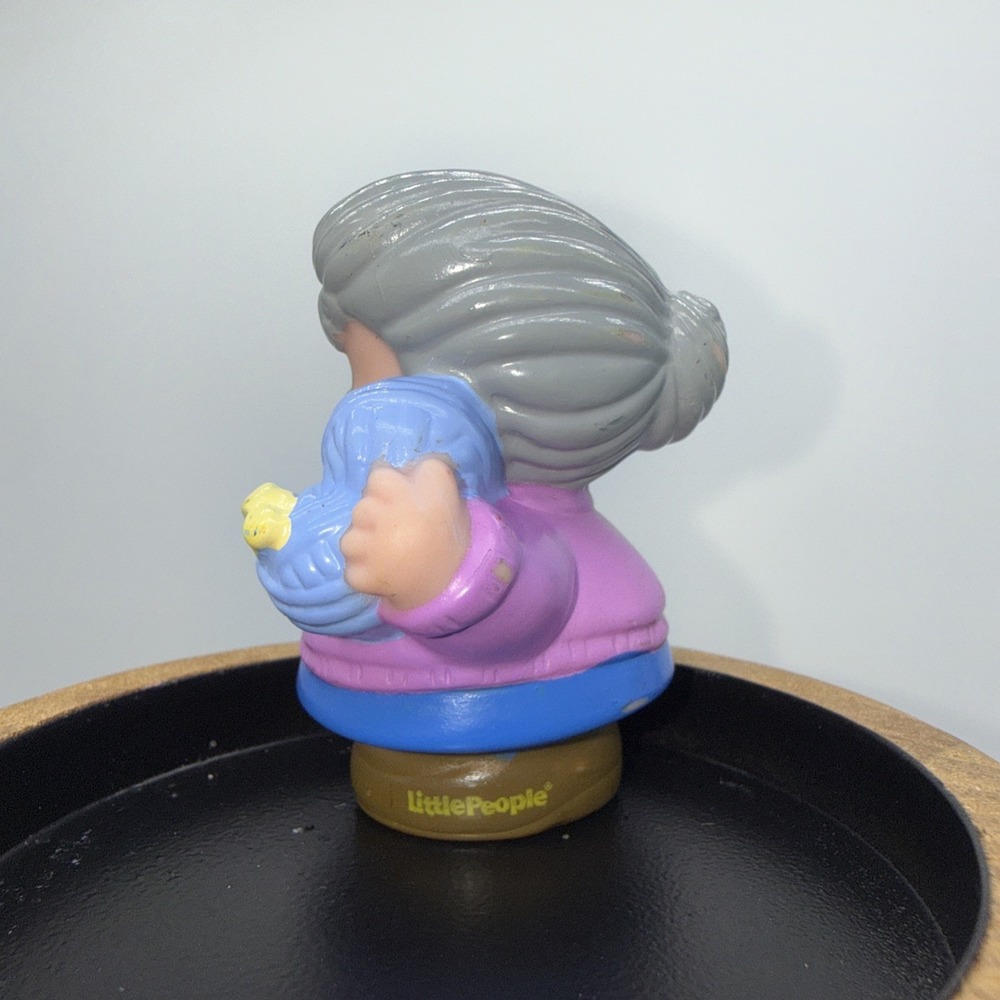 Fisher Price Little People Grandma Grandmother Granny Yarn Knitting Crochet Nana - Picture 3 of 6